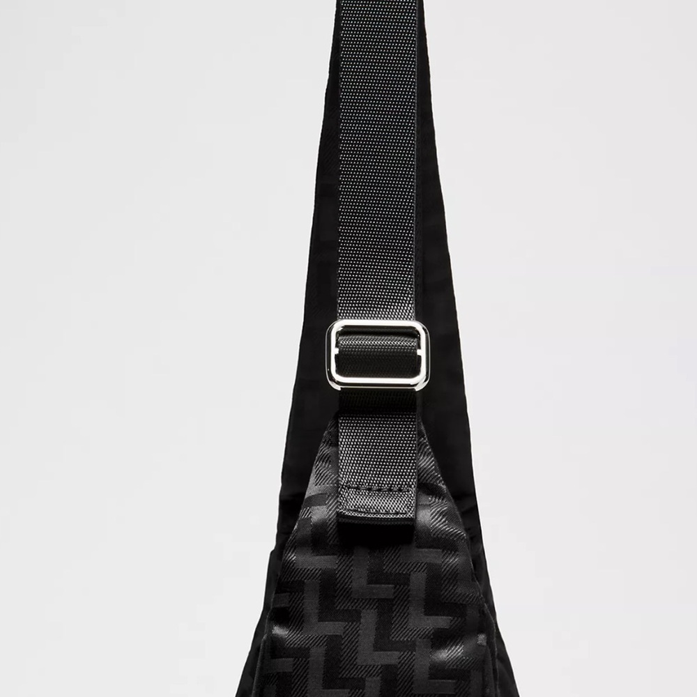 Lululemon City Essentials Shoulder Bag 4L Monogram Jacquard Athletica - Picture 4 of 9